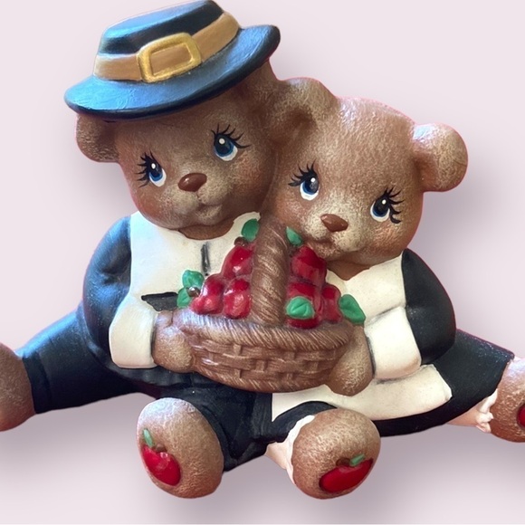 Thanksgiving Pilgrim Ceramic Bears with Apples - Picture 1 of 7